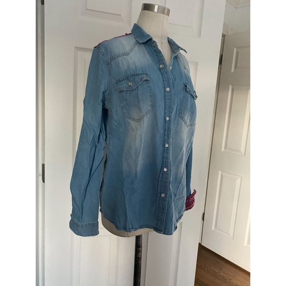 INSO active wear denim chambray button down detailed trim LARGE - Picture 5 of 8